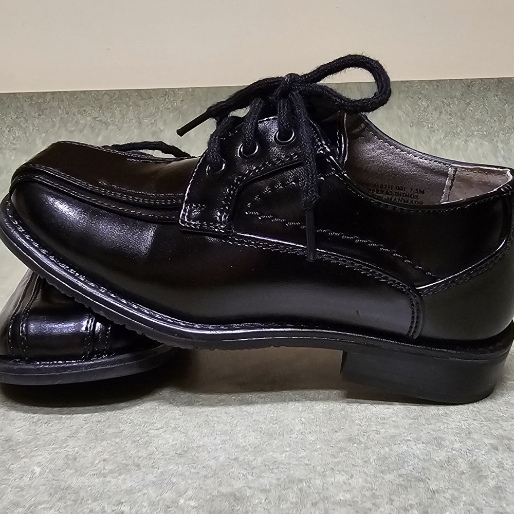 Boys Stacy Adams dress shoes size 7.5